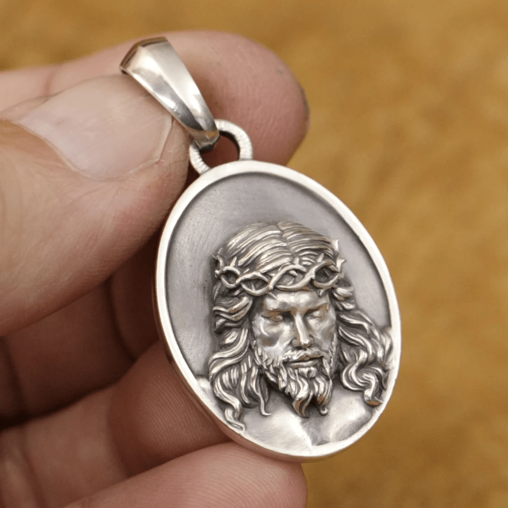 925 Silver Crown of Thorns Jesus Medal Necklace: A Reminder of His Sacrifice