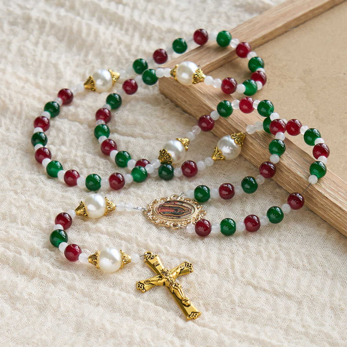 Holly Wreath Christmas Tricolor Beads Rosary: Celebrate the Holy Birth