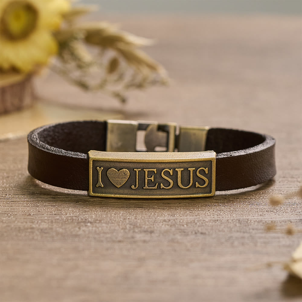 Classic Devotion Heart Jesus Letter Wrist Bracelet: Personalized Emblem of Abiding Divine Tenderness
