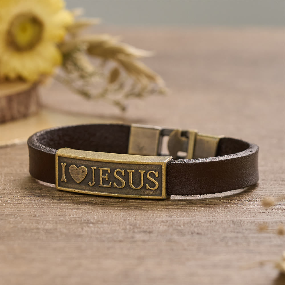 Classic Devotion Heart Jesus Letter Wrist Bracelet: Personalized Emblem of Abiding Divine Tenderness