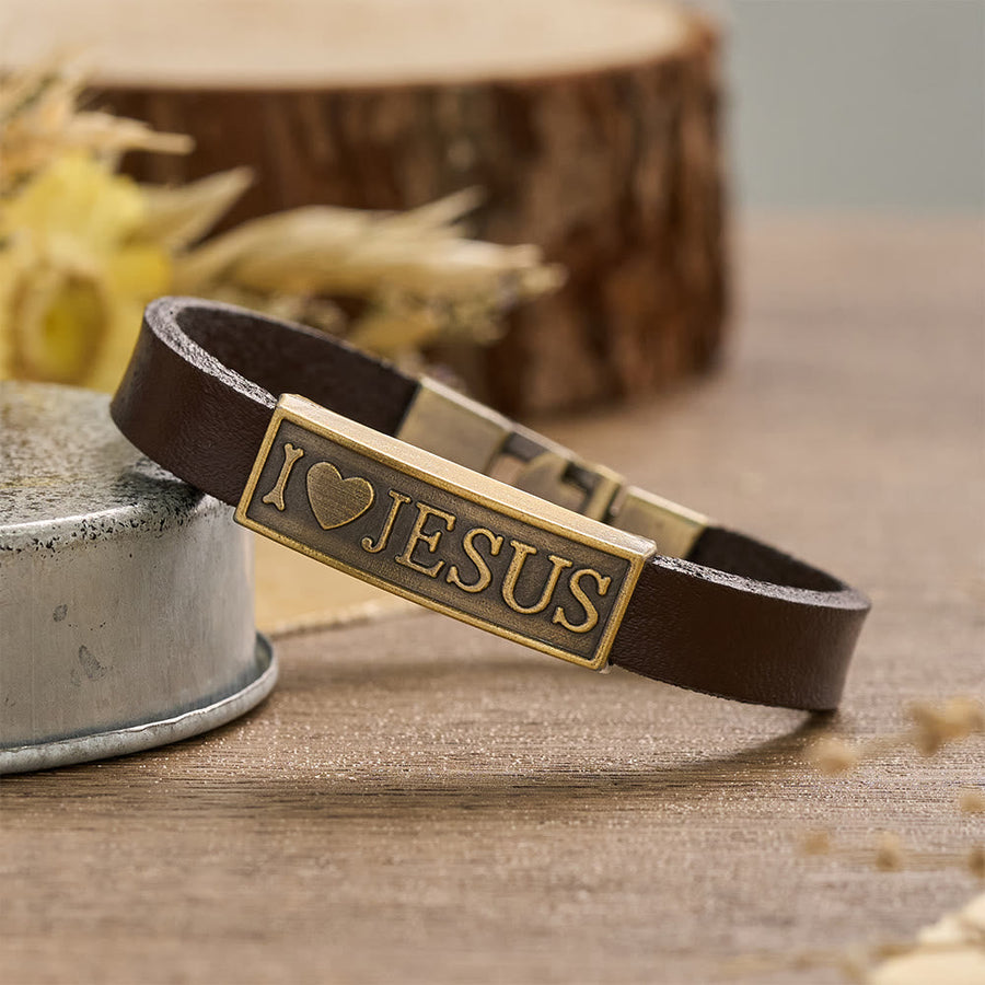 Classic Devotion Heart Jesus Letter Wrist Bracelet: Personalized Emblem of Abiding Divine Tenderness