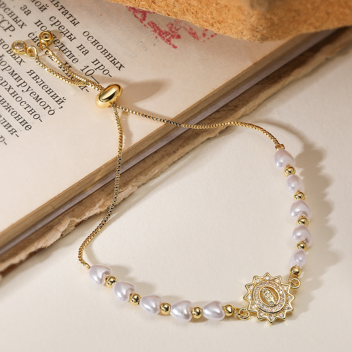 Refined Multi‑Style Holy‑Medallion Pearl Bracelet: Icon of Quiet Spiritual Strength for Everyday Wear
