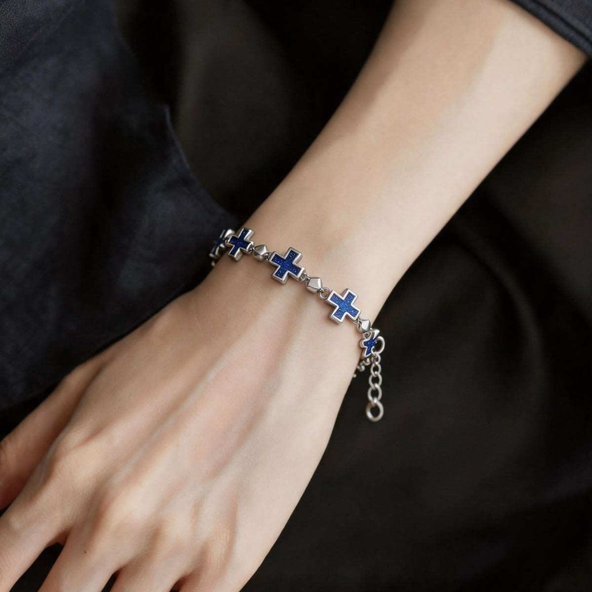 Sleek Sequential Cross Wrist Bracelet: Token of Steadfast Sacred Shelter