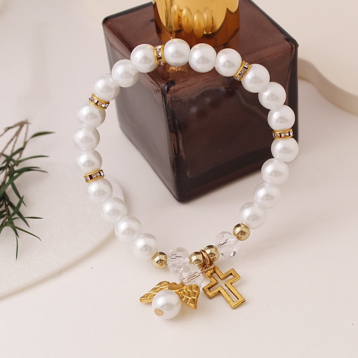 Lustrous Pearl Beaded Cross Stretch Bracelet: Emblem of Pure Heavenly Purity