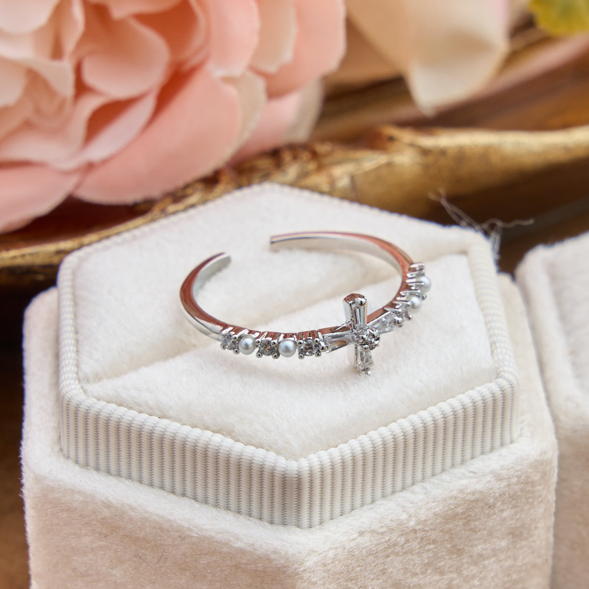 Delicate Inlaid Pearl Cross Adjustable Ring: Sign of Soft Celestial Comfort